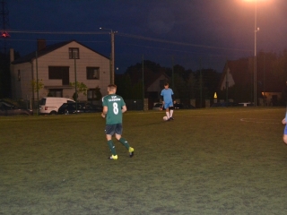 Zawodnik FC Kaweczyn przy pilce