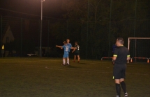 Zawodnicy FC Kaweczyn ciesza sie ze zdobytej bramki
