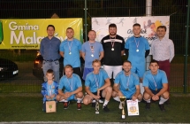 Zwycieska druzyna FC Kaweczyn pozuje do zdjecia