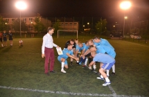 FC Kaweczyn odbiera puchar za zwyciestwo