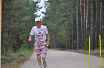 Zawodnik wbiegający na linię mety