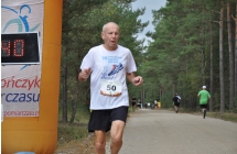Zawodnik wbiegający na linię mety