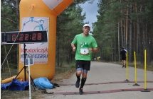 Zawodnik wbiegający na linię mety