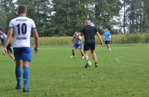 Zawodnik PKS Orzel przy pilce