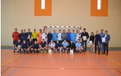 Grupowe zdjecie uczestnikow bioracych udzial w turnieju