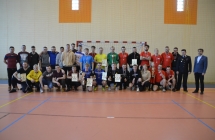 Uczestnicy turnieju na wspolnym zdjeciu grupowym (2)