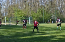 Zawodnik KS malanow strzela na bramke