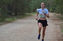 Kobieta podczas biegu na 10 kilometrów 