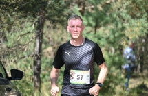 Mężczyzna - uczestnik biegu na 10 km 